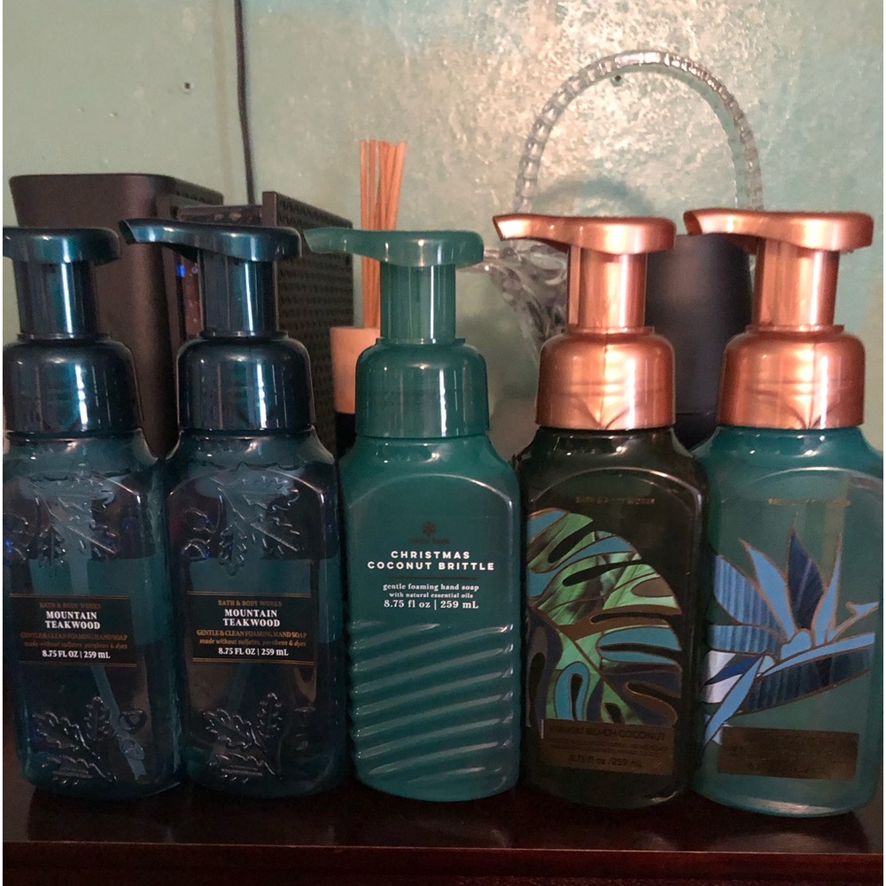 NWT Bath & Body Works 4 Pc  + 1 White Barn Hand Soap X 5